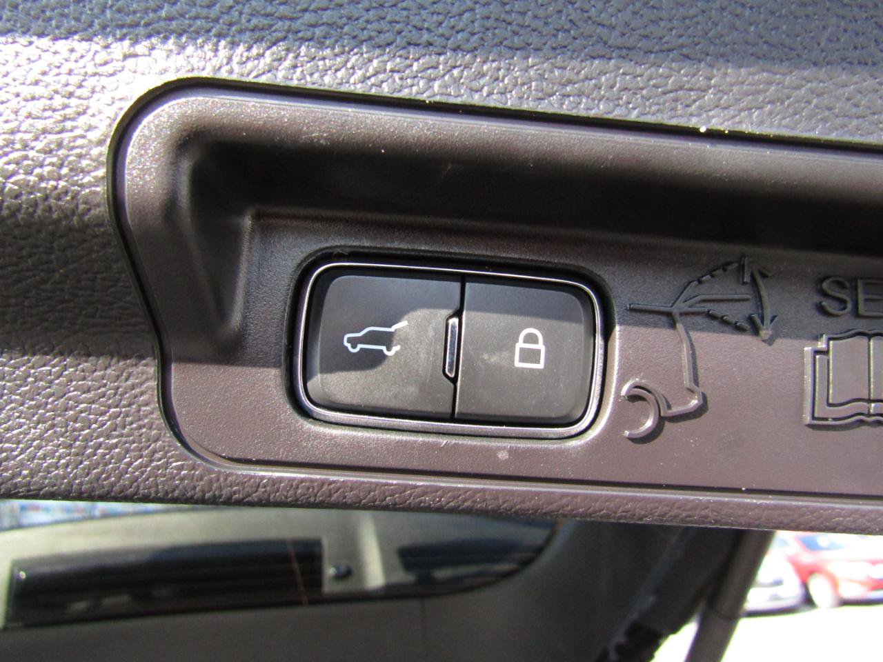 Used 2022 Ford Explorer XLT w/ Equipment Group 202A AWD/4WD image 25