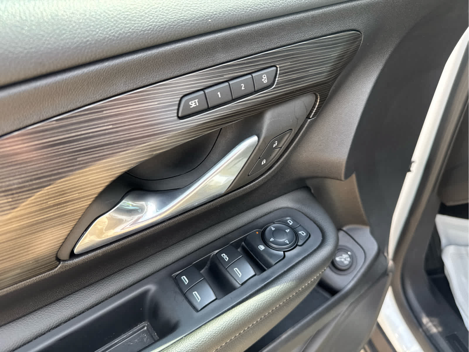 Used 2024 GMC Terrain SLT AWD/4WD image 19