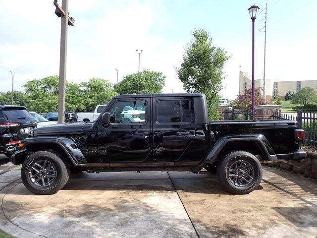 New 2025 Jeep Gladiator Sport AWD/4WD image 2
