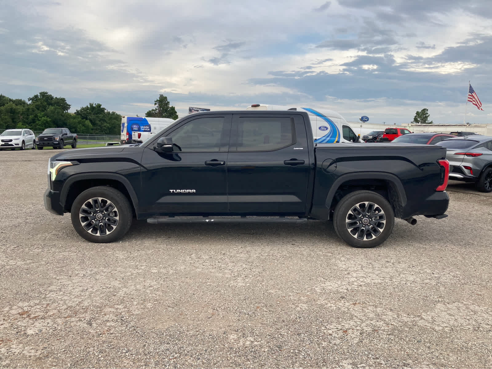 Used 2023 Toyota Tundra Limited AWD/4WD image 4