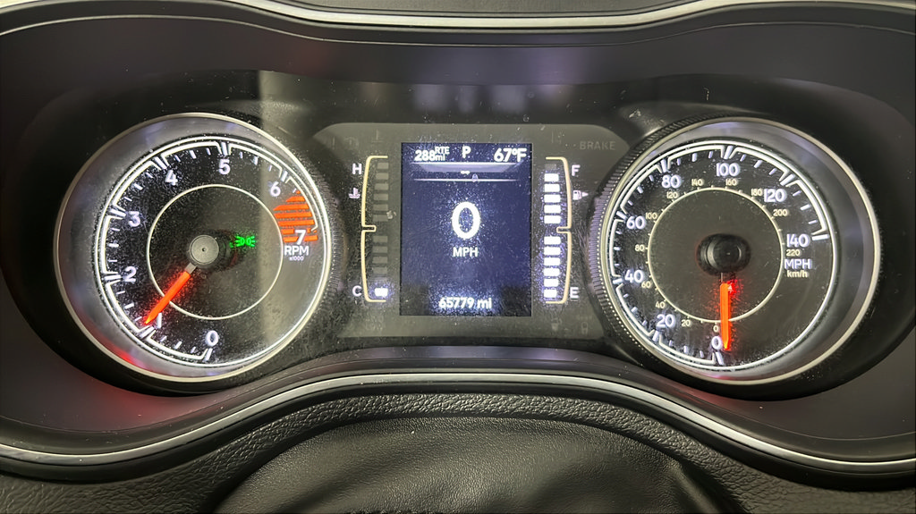 Used 2020 Jeep Cherokee Latitude Plus AWD/4WD image 23