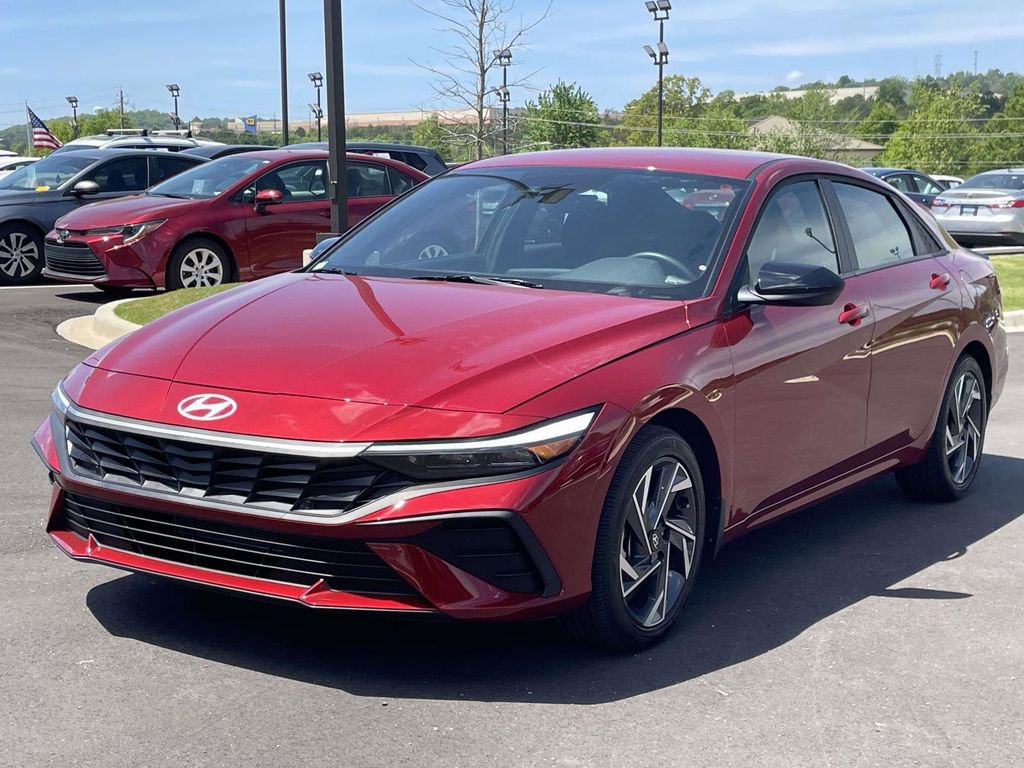 Certified 2025 Hyundai Elantra Sport FWD image 7