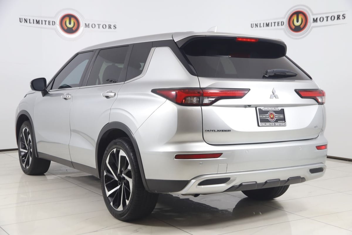 Used 2024 Mitsubishi Outlander SE AWD/4WD image 4