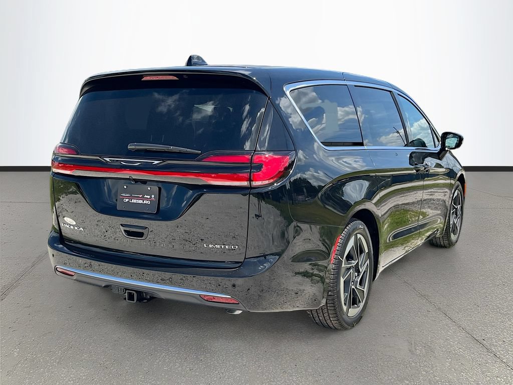 New 2027 Chrysler Pacifica Limited FWD image 7