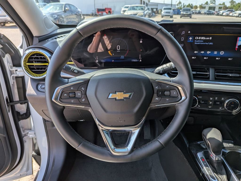 Used 2025 Chevrolet Trax LT w/ Driver Confidence Package FWD image 13