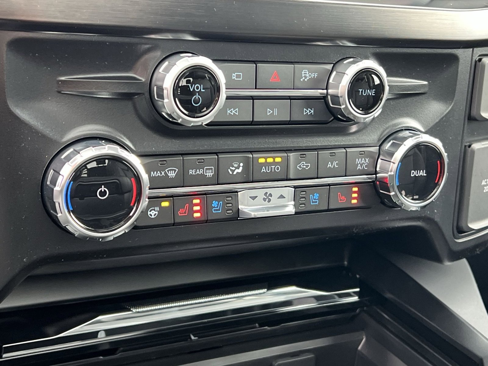 New 2026 Ford F250 Lariat w/ Black Appearance Package image 21