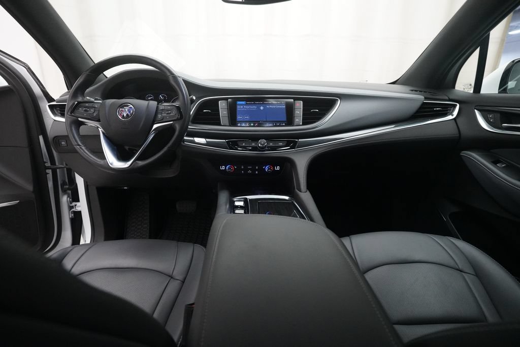Used 2023 Buick Enclave Essence AWD/4WD image 5
