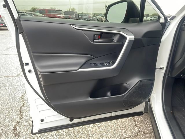 Used 2021 Toyota RAV4 LE image 20