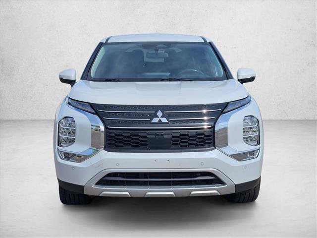 Used 2024 Mitsubishi Outlander SE image 2
