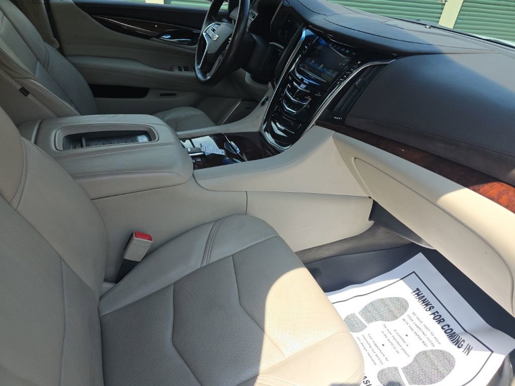 Used 2016 Cadillac Escalade ESV Luxury image 21