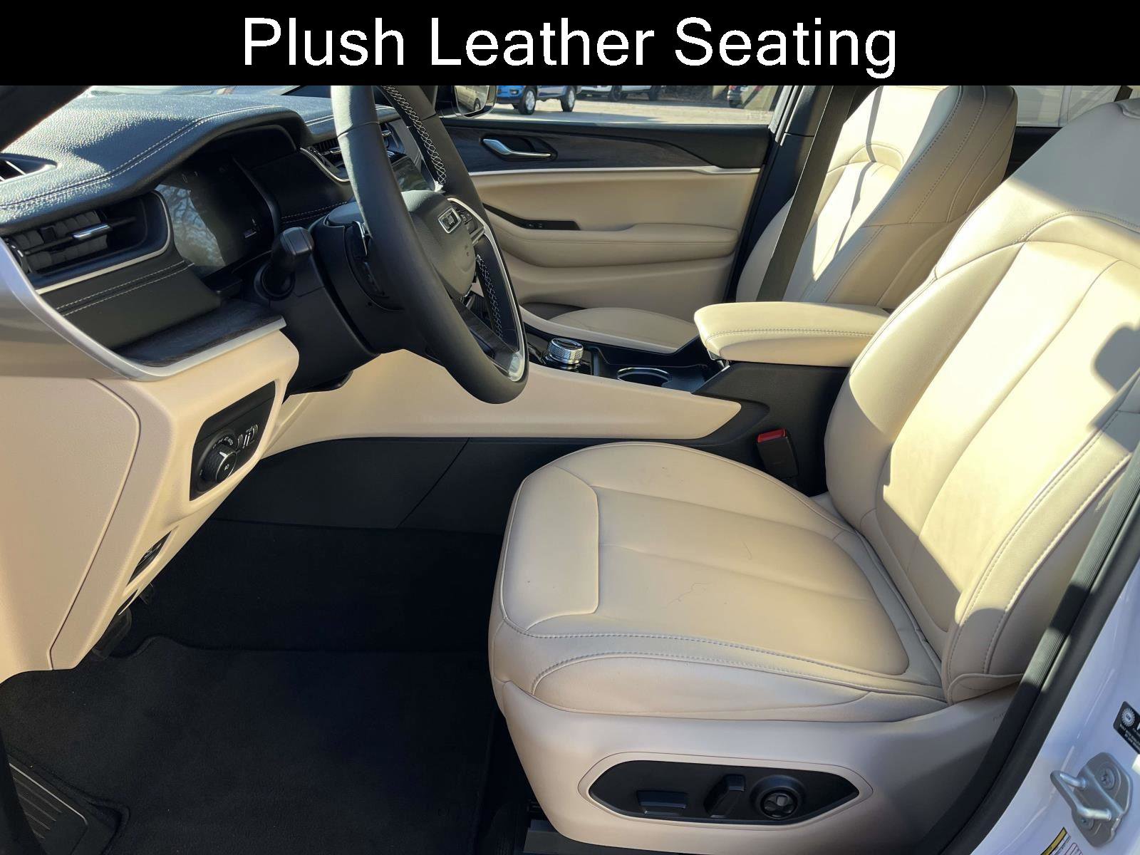 Used 2025 Jeep Grand Cherokee Limited image 8