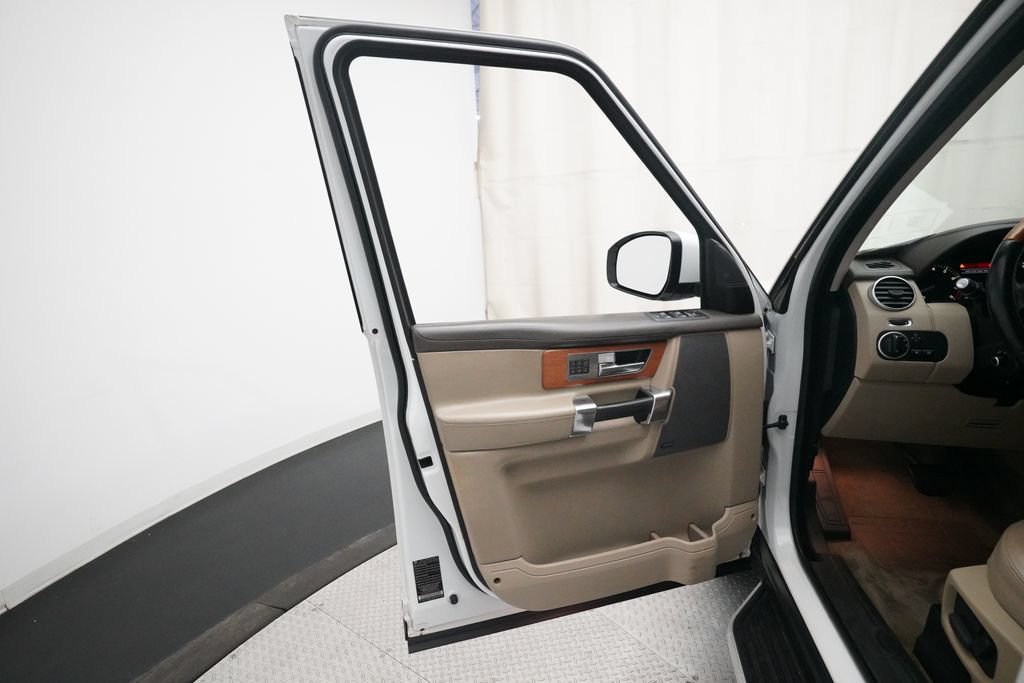 Used 2015 Land Rover LR4 HSE LUX AWD/4WD image 29