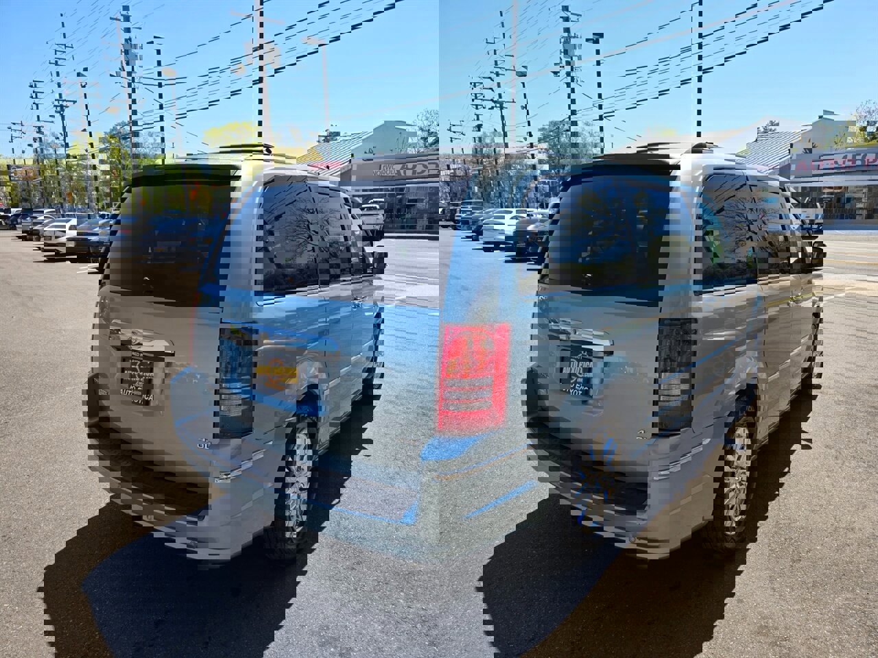 Used 2008 Chrysler Town & Country Limited w/ Trailer Tow Group image 3