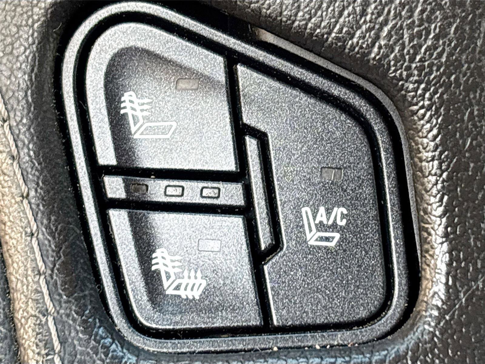 Used 2016 GMC Yukon Denali image 21