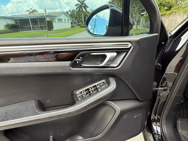 Used 2017 Porsche Macan image 18