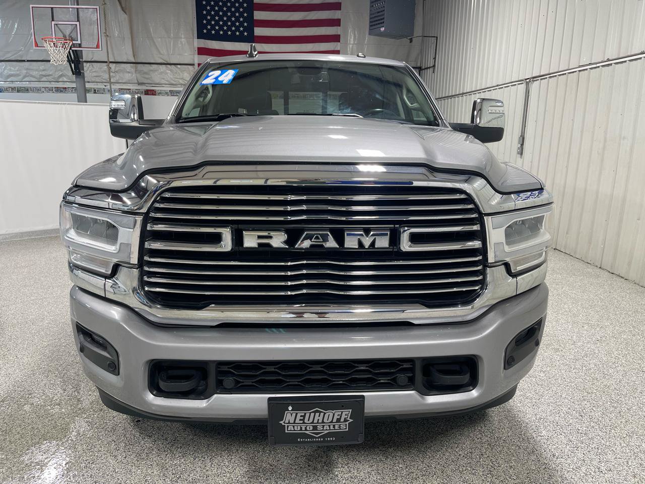 Used 2024 RAM 2500 Laramie AWD/4WD image 3