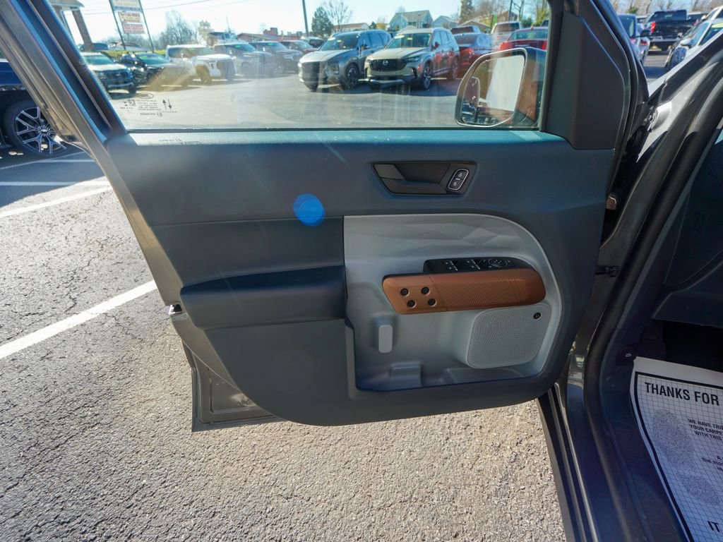 Used 2022 Ford Maverick Lariat w/ Lariat Luxury Package image 18