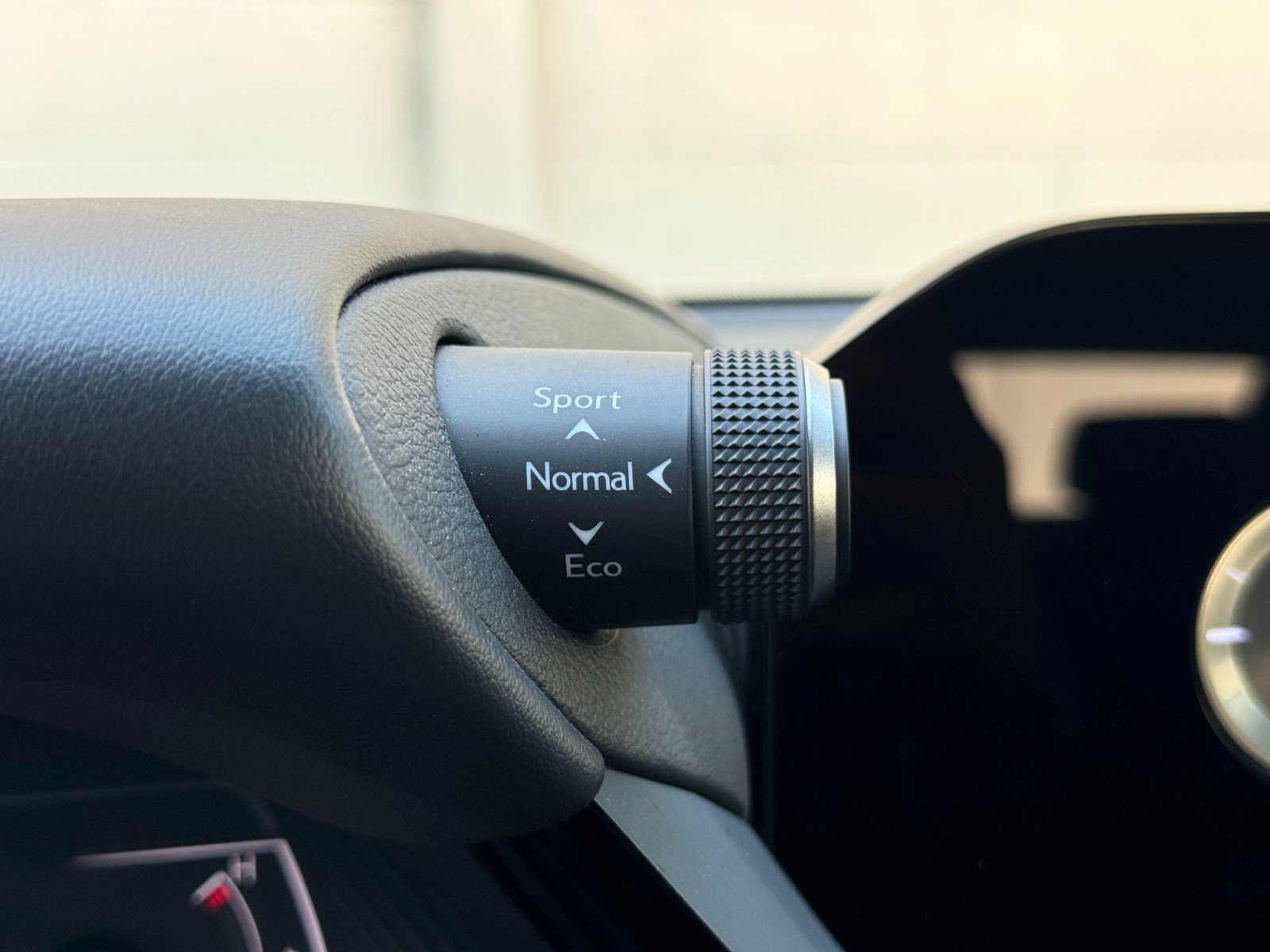 Used 2025 Lexus ES 300h w/ Premium Package FWD image 22
