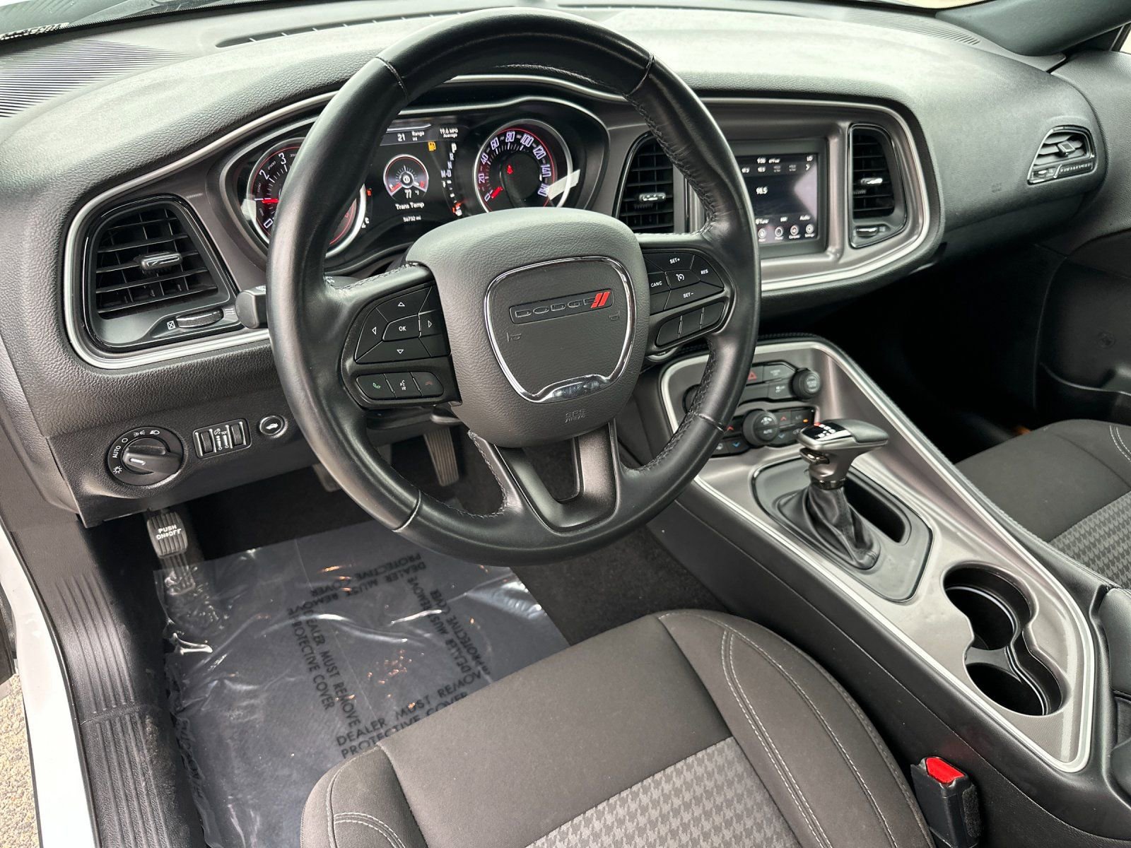 Used 2022 Dodge Challenger SXT RWD image 15