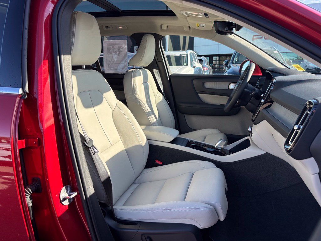 Certified 2024 Volvo XC40 B5 Plus w/ Climate Package AWD/4WD image 20