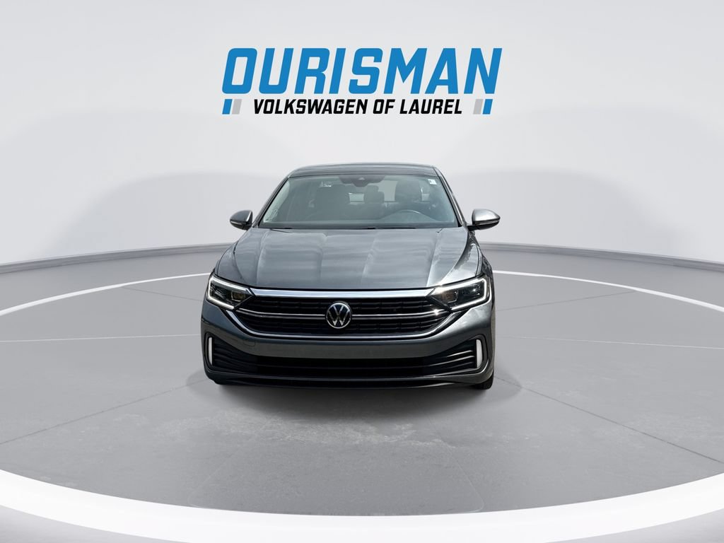 Used 2023 Volkswagen Jetta SEL FWD image 3