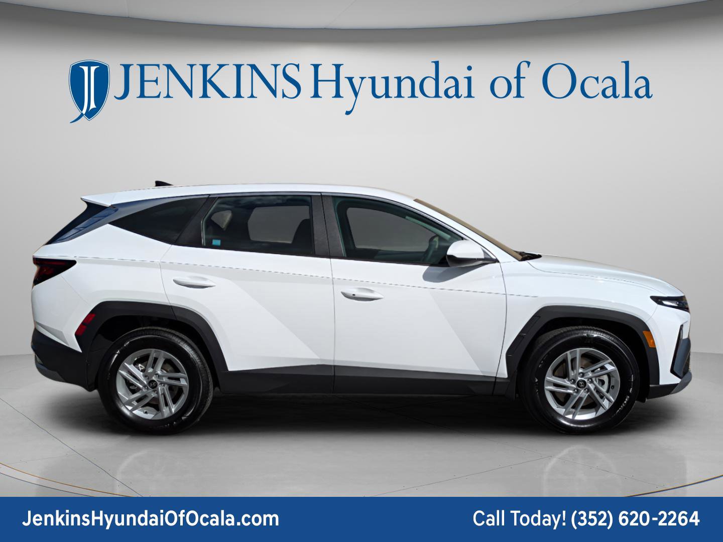 Used 2025 Hyundai Tucson SE FWD image 2