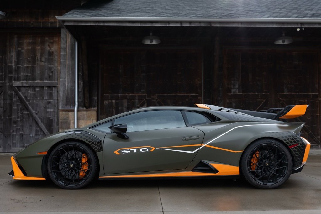 Used 2022 Lamborghini Huracan STO image 23