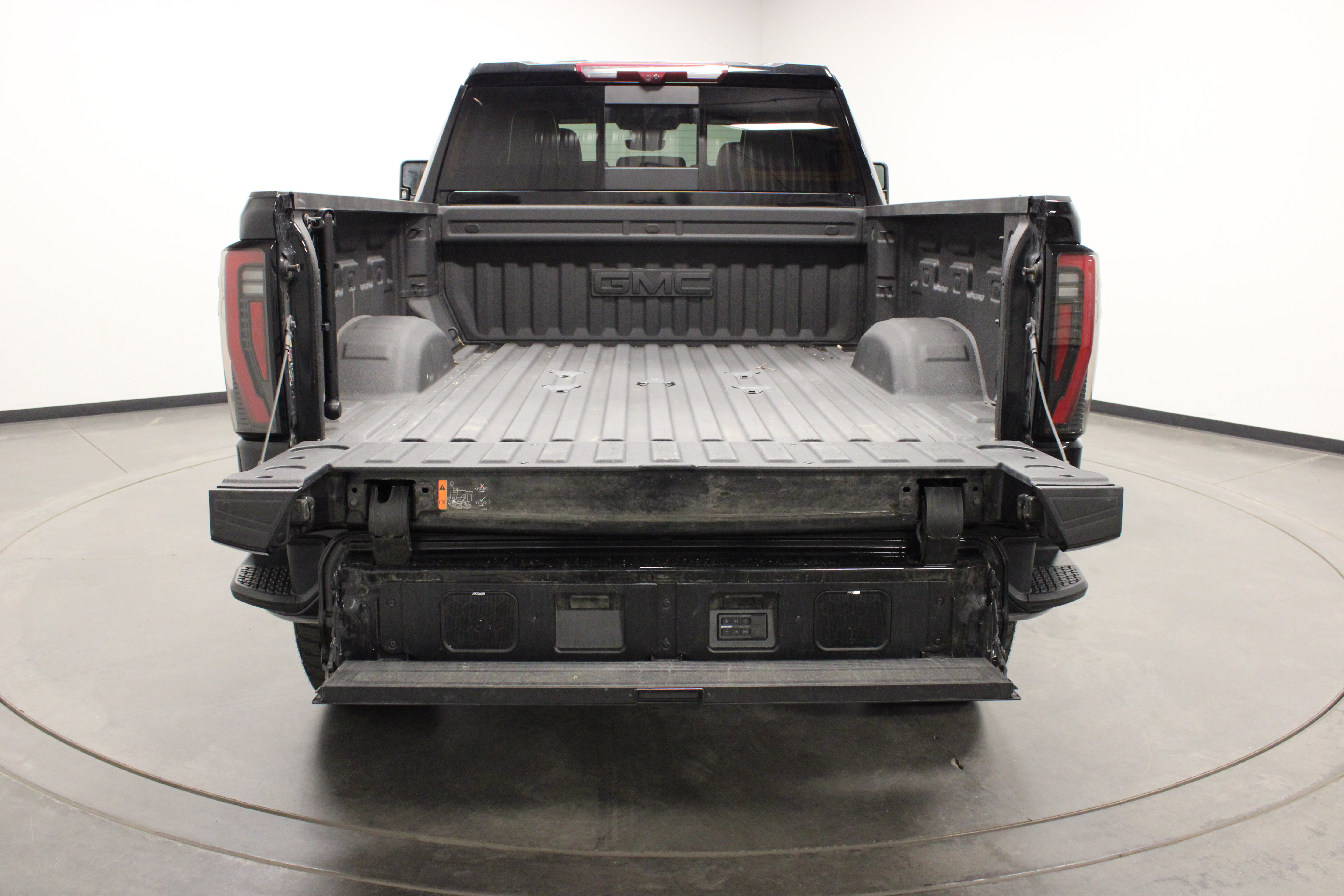 Used 2025 GMC Sierra 2500 AT4X AWD/4WD image 15