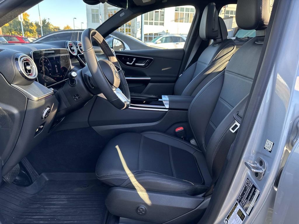 Used 2025 Mercedes-Benz GLC 300 4MATIC image 17
