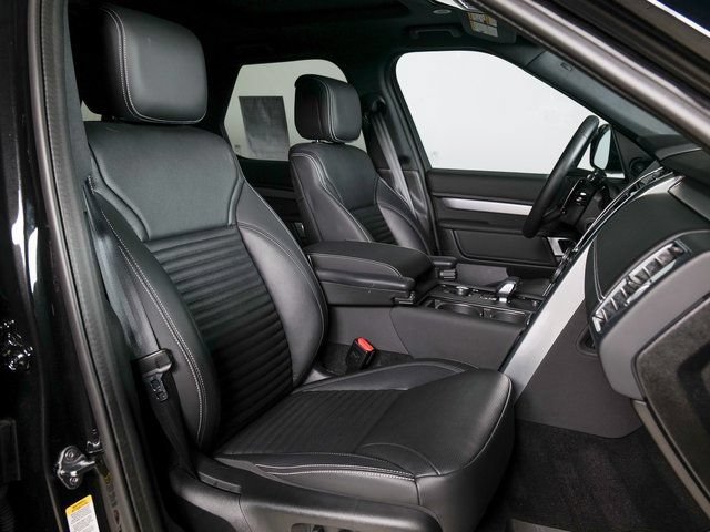 Certified 2025 Land Rover Discovery Dynamic SE AWD/4WD image 3