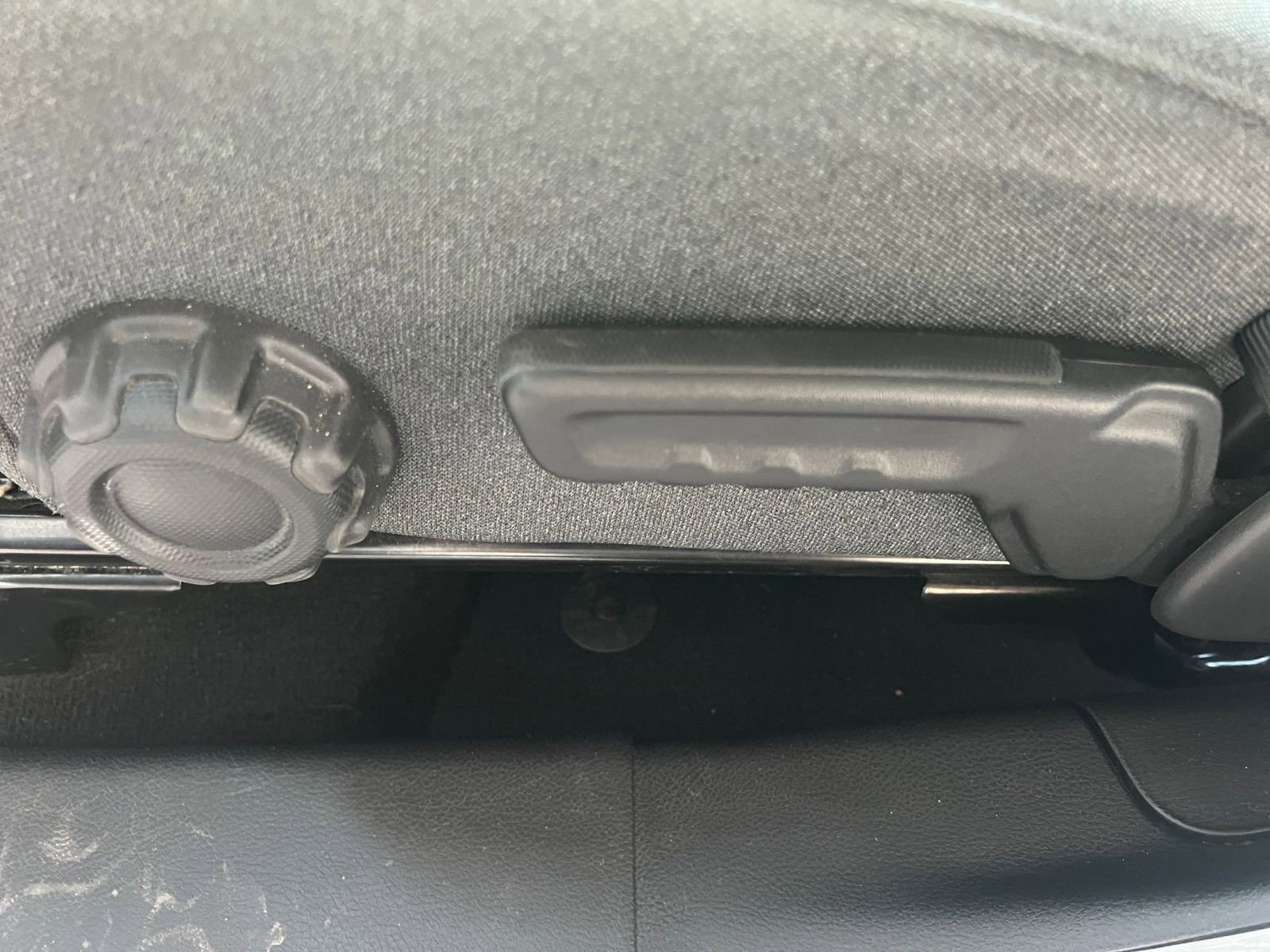 Used 2025 Jeep Wrangler Sport S image 22