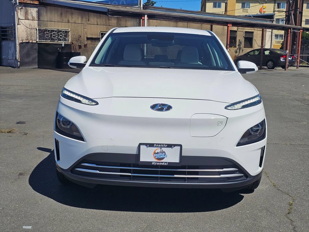 Used 2023 Hyundai Kona SE FWD image 2