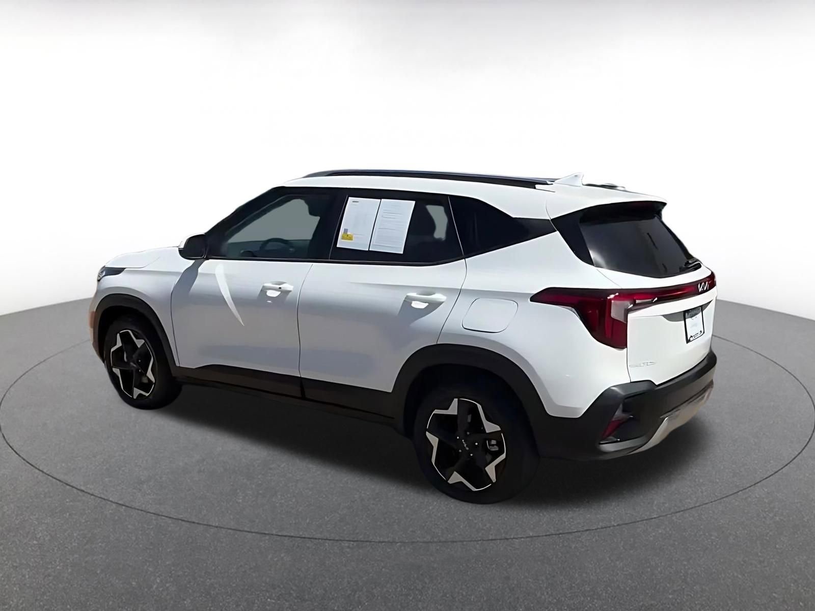 Used 2025 Kia Seltos S image 12