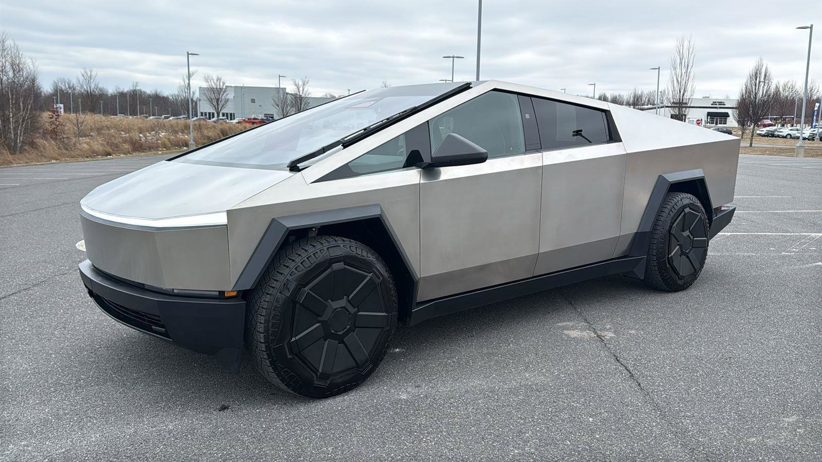 Used 2024 Tesla Cybertruck AWD Crew Cab image 14