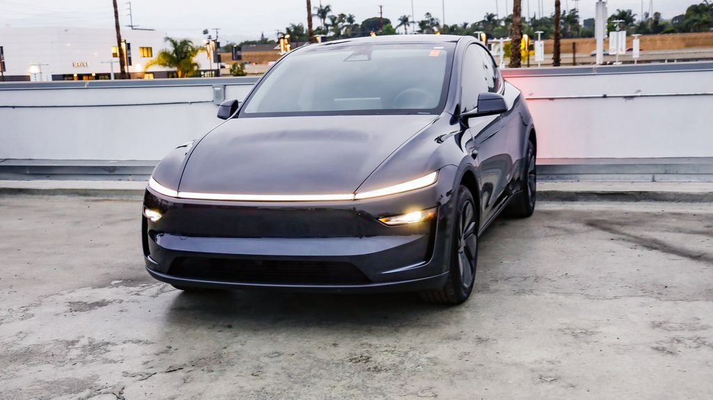 Used 2026 Tesla Model Y Long Range RWD image 4