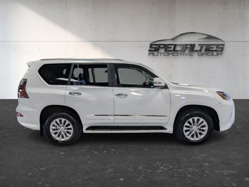 Used 2016 Lexus GX 460 w/ Premium Package AWD/4WD image 11