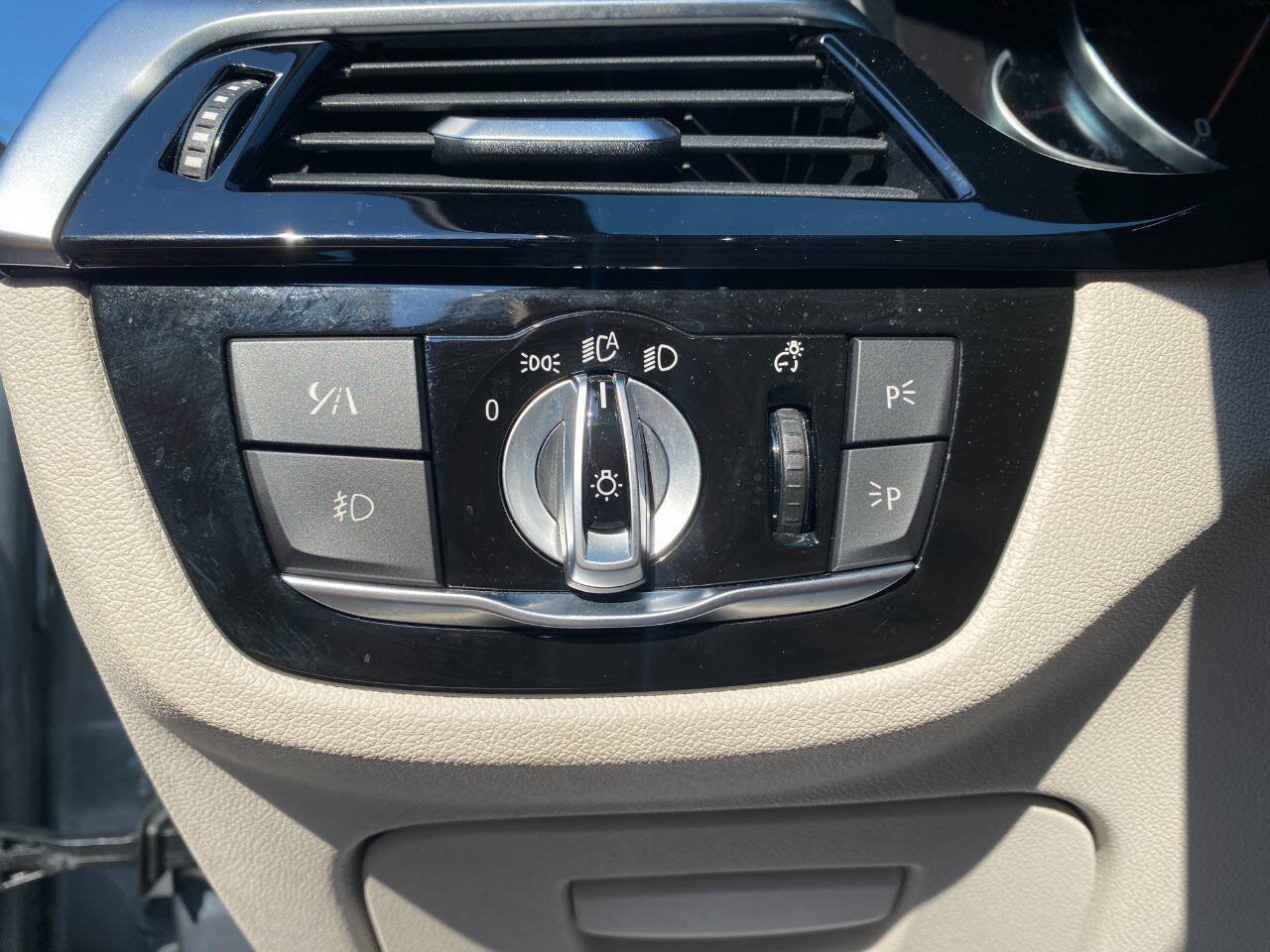 Used 2017 BMW 540i xDrive AWD/4WD image 15