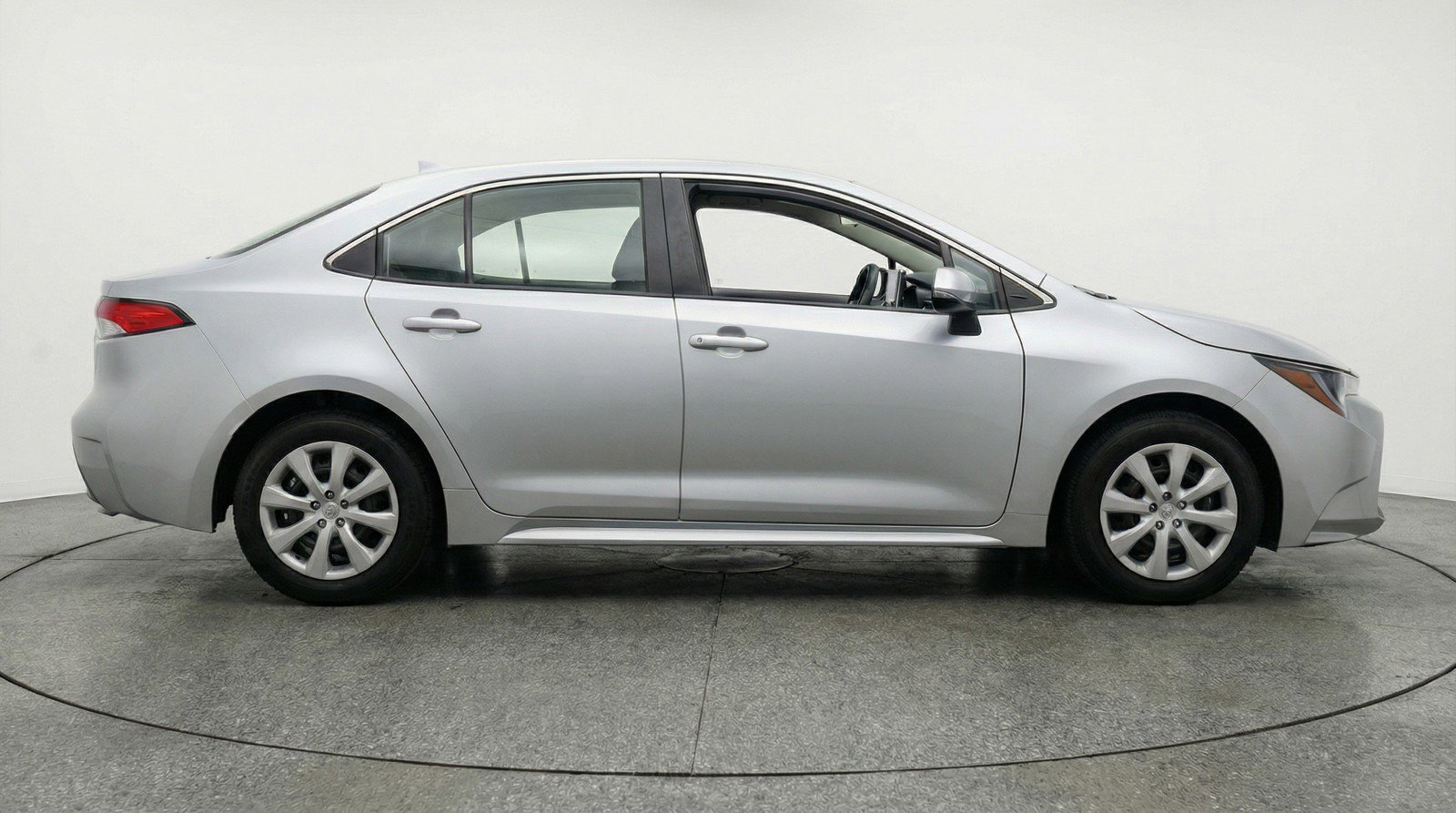 Used 2025 Toyota Corolla LE FWD image 11