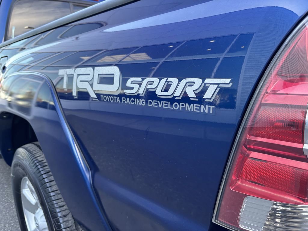 Used 2015 Toyota Tacoma 4x4 Access Cab V6 w/ TRD Sport Package image 11