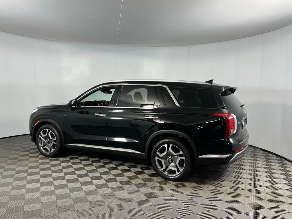Used 2023 Hyundai Palisade Limited w/ Winter Package image 9