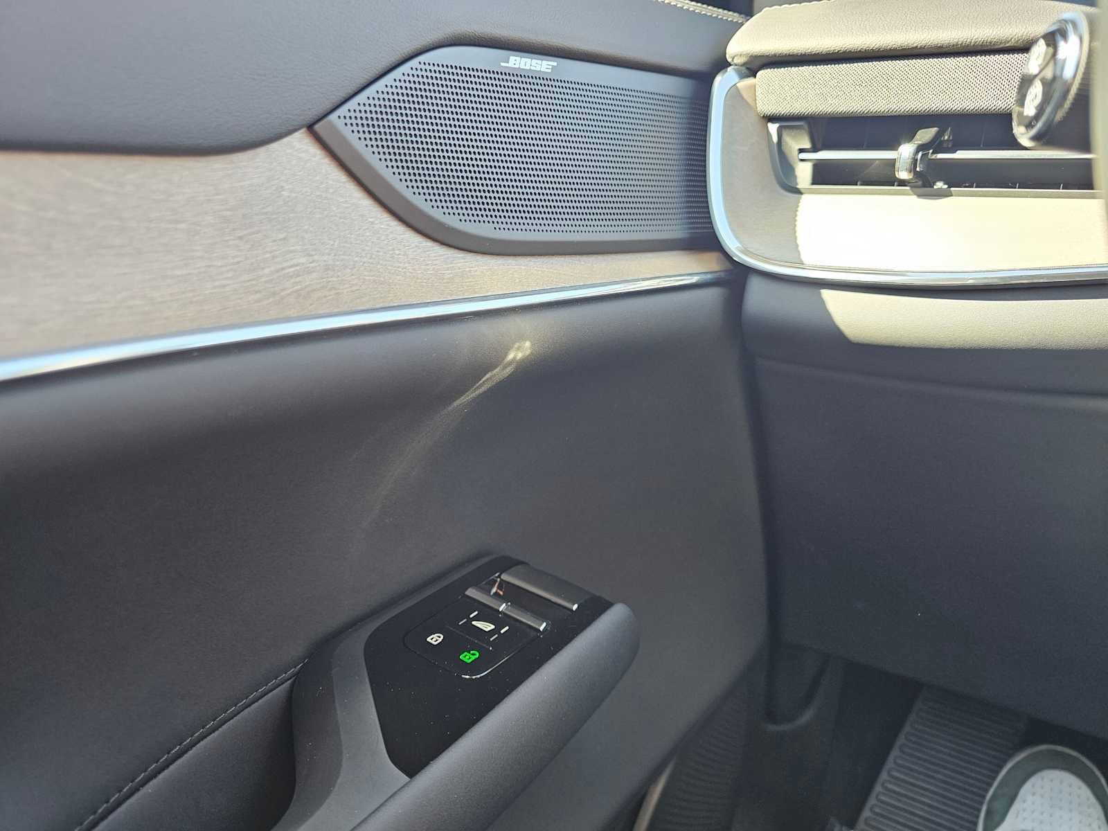 Used 2025 Volvo EX90 Plus image 30