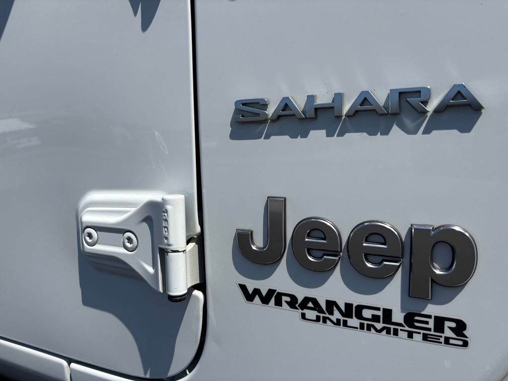 Used 2022 Jeep Wrangler Unlimited Sahara w/ Cold Weather Group AWD/4WD image 8