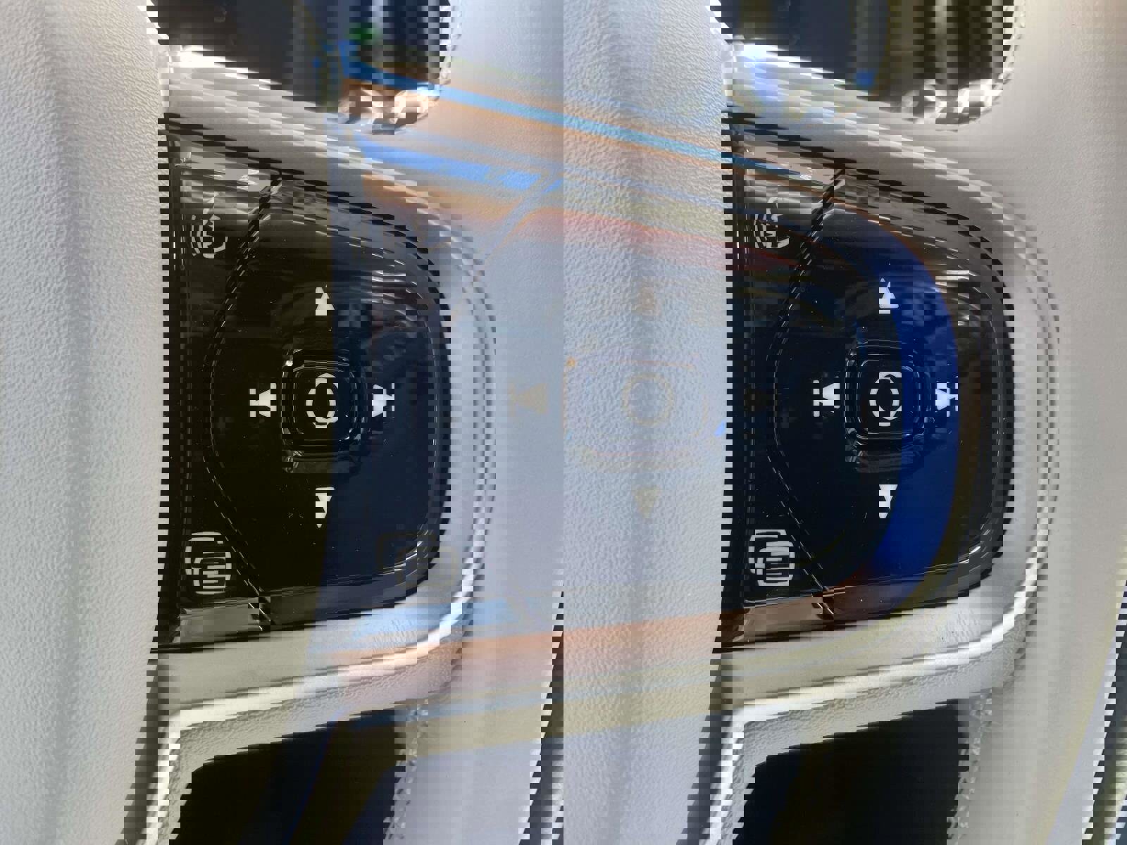 Certified 2026 Volvo XC60 T8 Ultra image 24