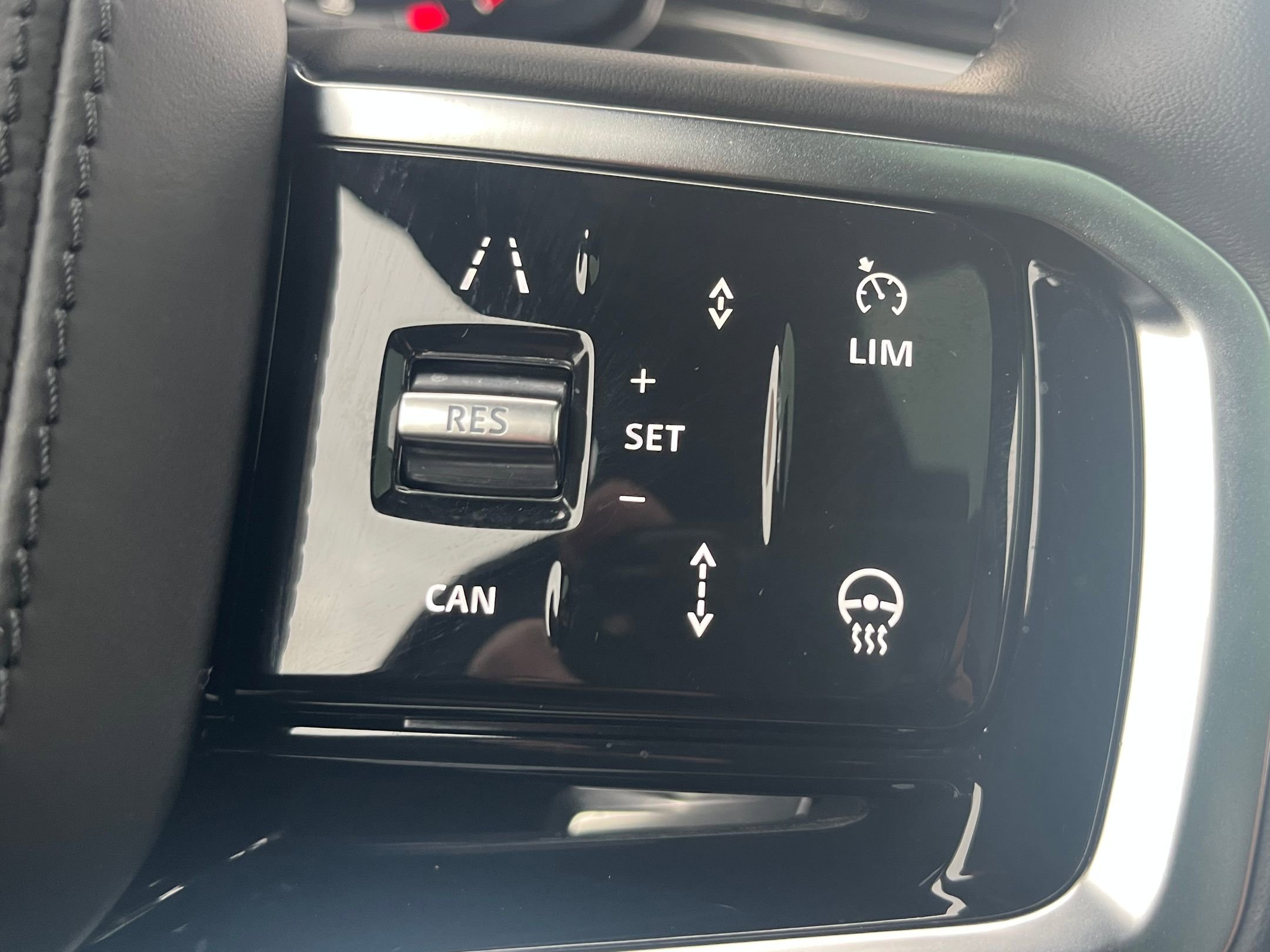 Certified 2025 Land Rover Range Rover Sport SE image 18