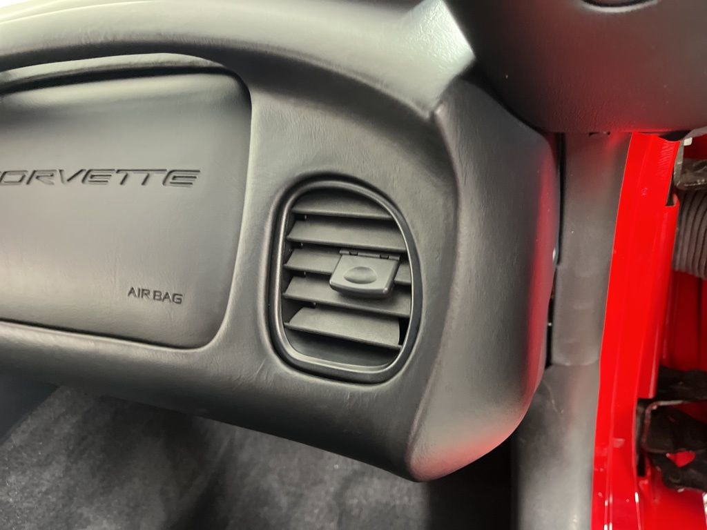 Used 1999 Chevrolet Corvette Coupe w/ Roof Pkg image 20