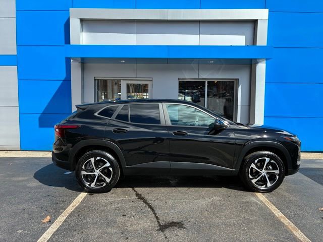 Used 2024 Chevrolet Trax RS w/ Sunroof Package image 7