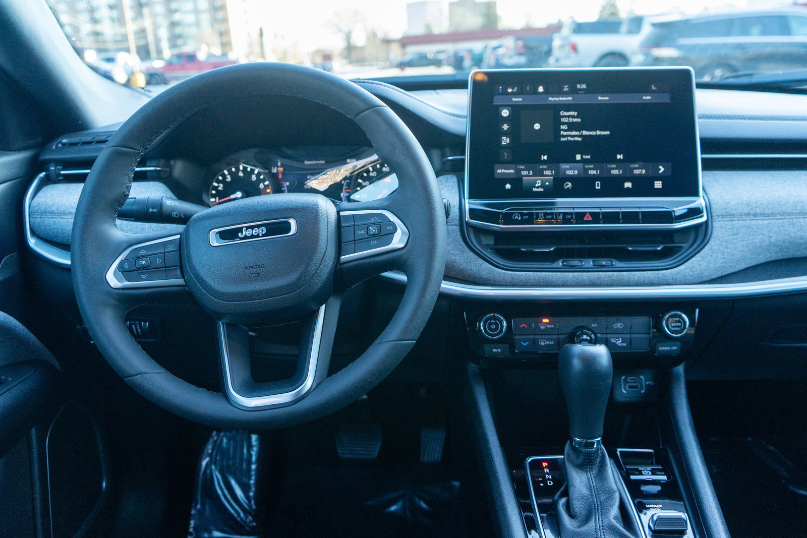 Used 2023 Jeep Compass Latitude image 11