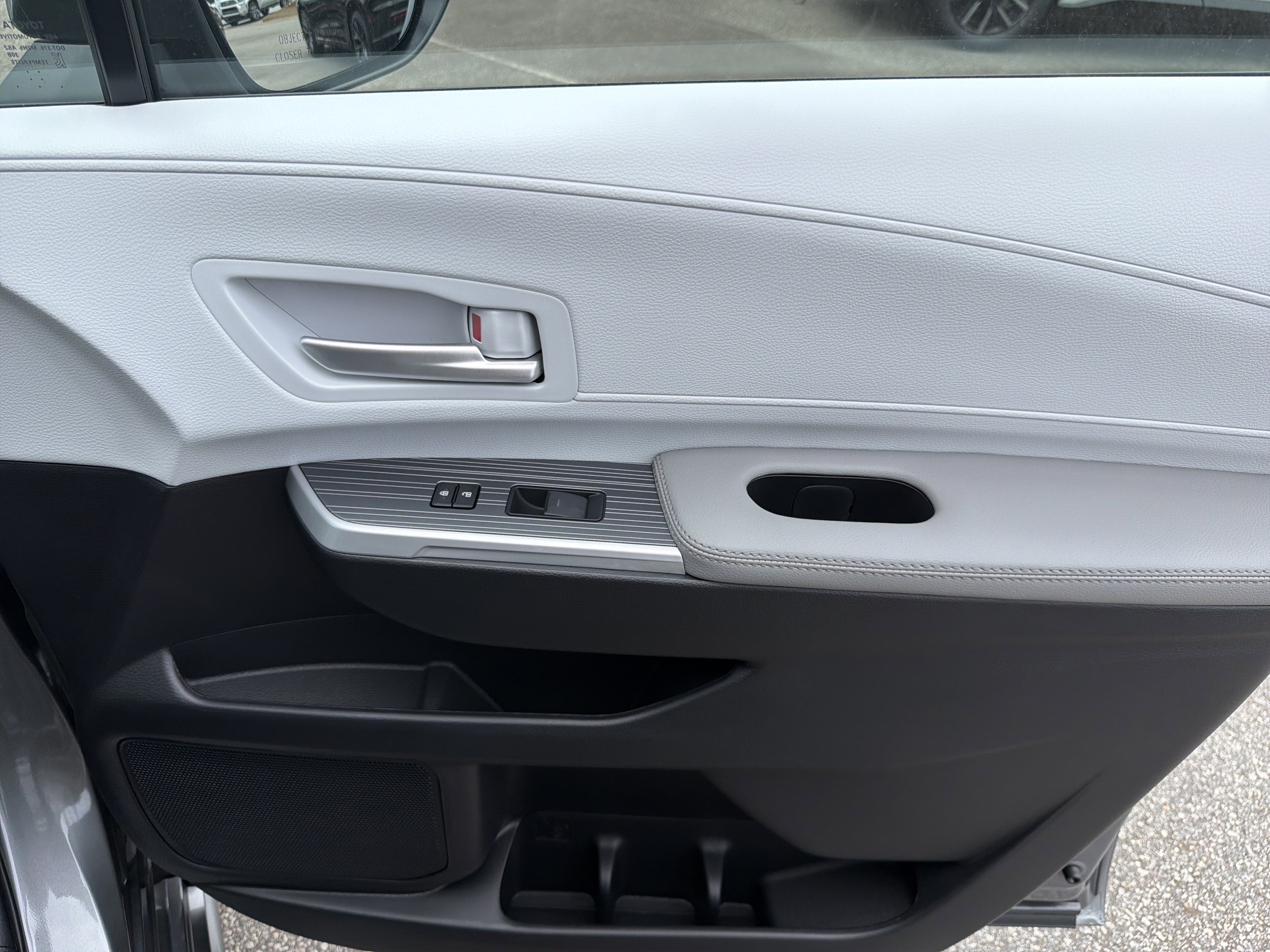 New 2026 Toyota Sienna XLE AWD/4WD image 14