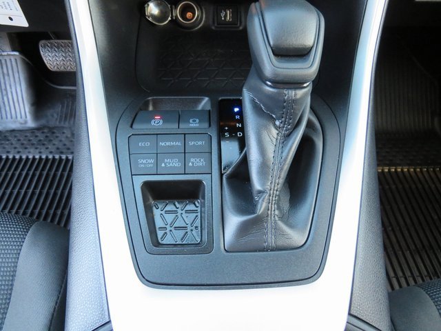 Certified 2025 Toyota RAV4 LE image 23