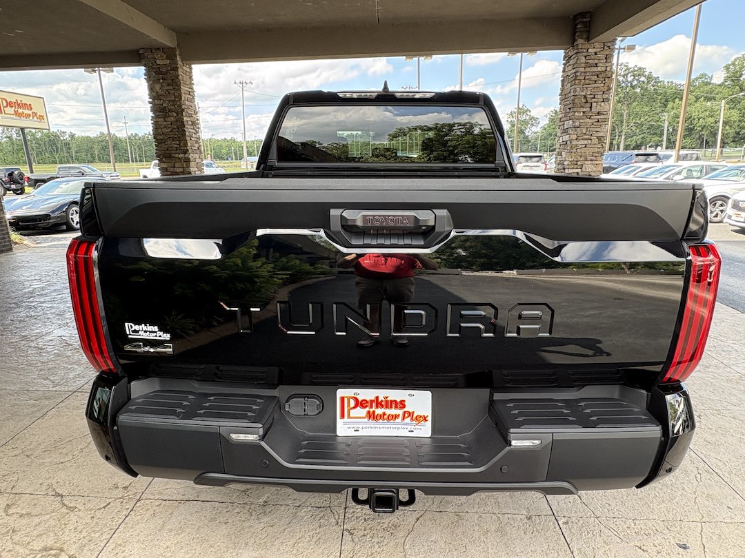 Used 2024 Toyota Tundra SR5 w/ SR5 Convenience Package AWD/4WD image 7
